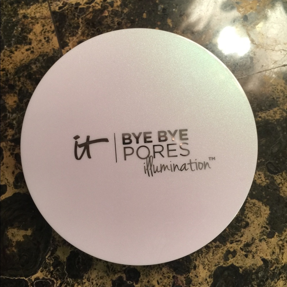 It bye bye pores illumination pressed powder